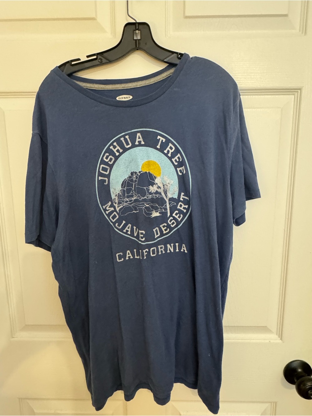 Old Navy Navy Blue Joshua Tree Mojave Desert Graphic Tee with Yellow Sun